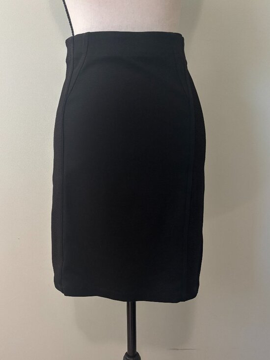 BCBGMaxAzria Dresses & Skirts - BCBGMAXAZRIA Black Ribbed Panel Bandage Pencil Skirt Size M Like New